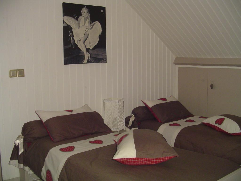 Chambre Crescia Vernouillet  Chambre photo